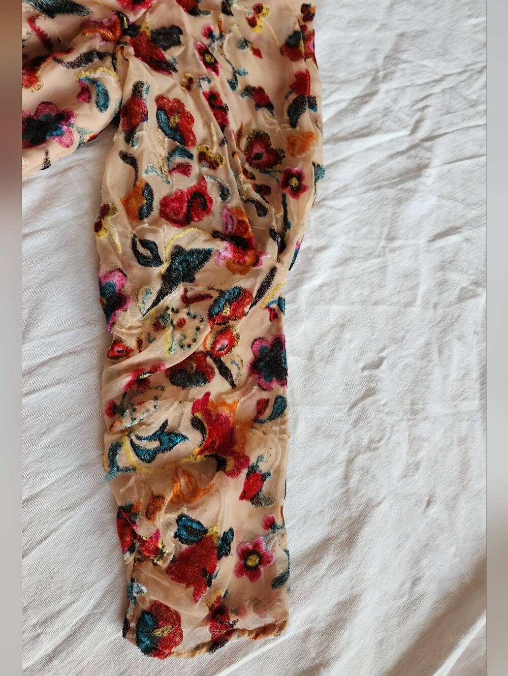 Pre-Loved French Connection Multicolor Floral Tie-Neck Blouse in Size S/M - Picture 9 of 15